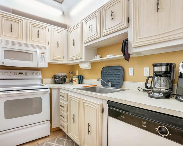 2851 Somerset Drive 205, Lauderdale Lakes, FL 33311