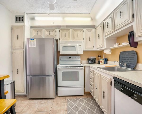 2851 Somerset Drive 205, Lauderdale Lakes, FL 33311