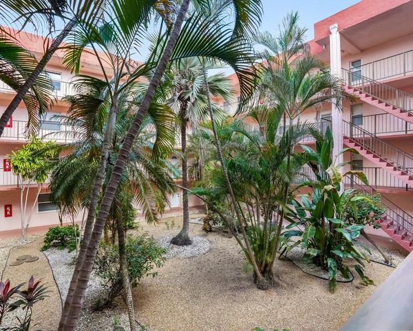 2851 Somerset Drive 205, Lauderdale Lakes, FL 33311