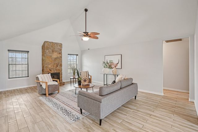 718 County Road 232, Collinsville, TX 76233