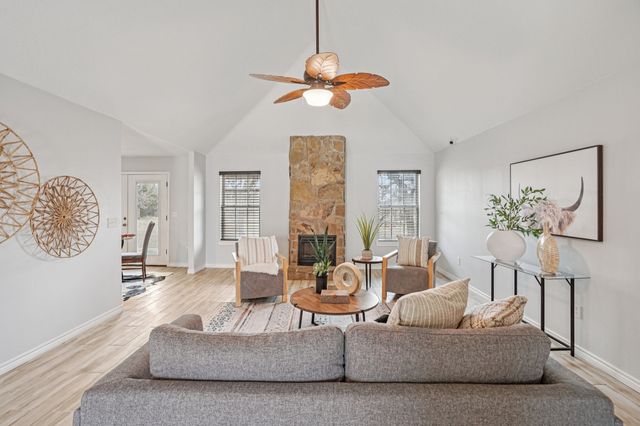 718 County Road 232, Collinsville, TX 76233