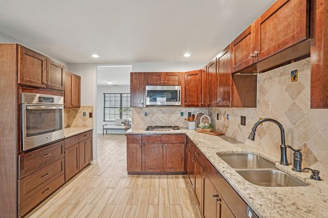 718 County Road 232, Collinsville, TX 76233