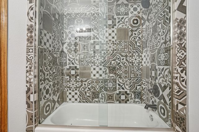 718 County Road 232, Collinsville, TX 76233