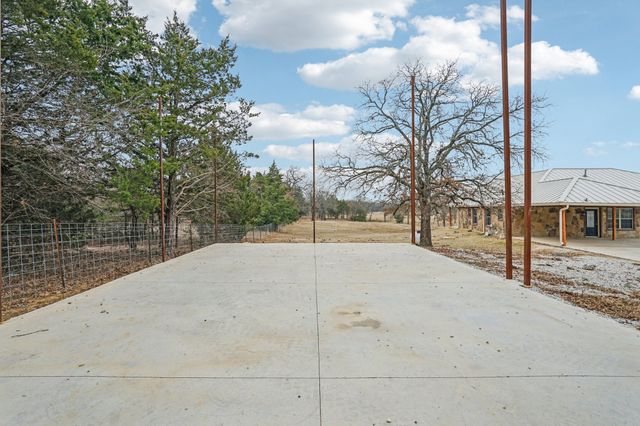 718 County Road 232, Collinsville, TX 76233