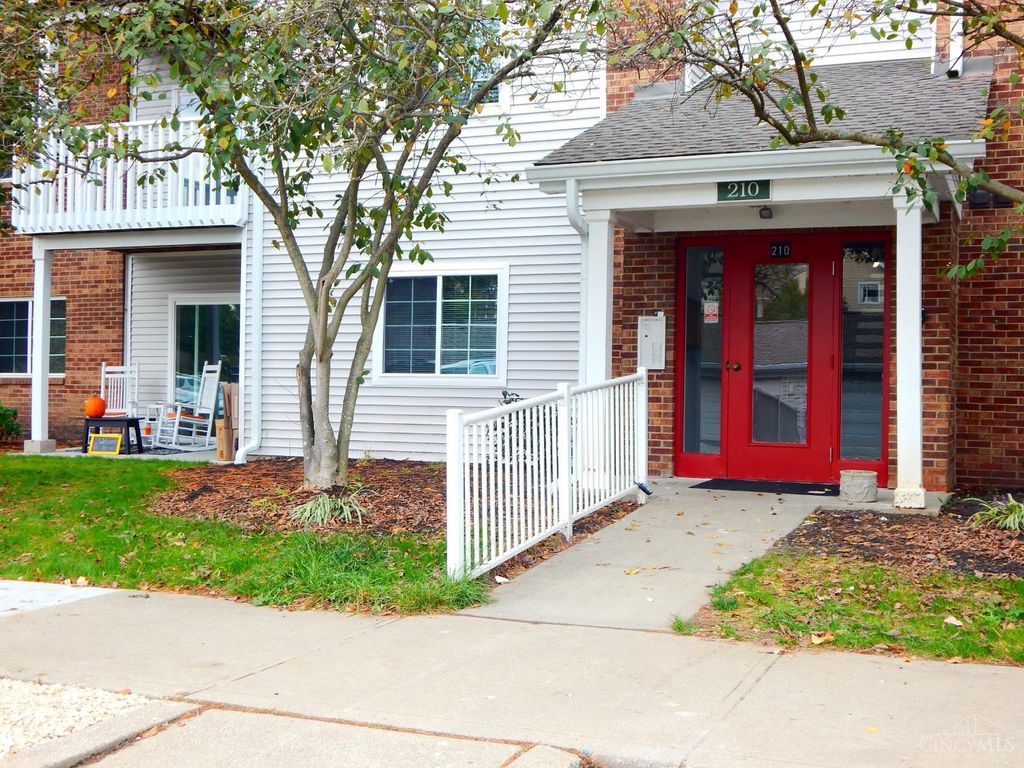 210 Carrington Place, Loveland, OH 45140