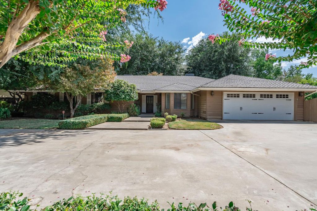 Image 1 of property listing at 708 Chateau Place, Madera, CA 93637