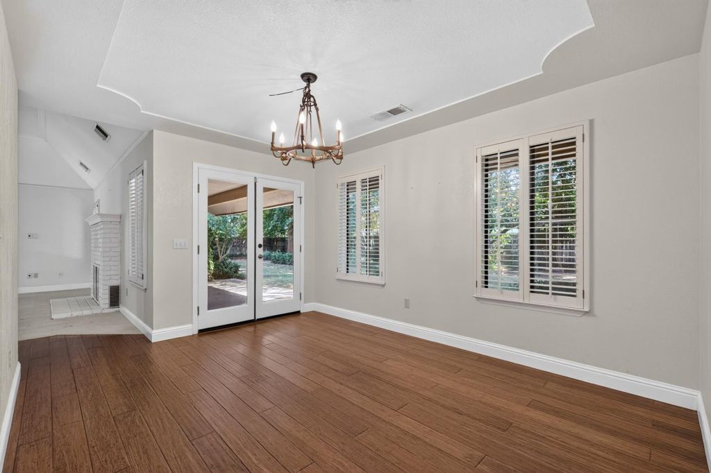 Image 10 of property listing at 708 Chateau Place, Madera, CA 93637