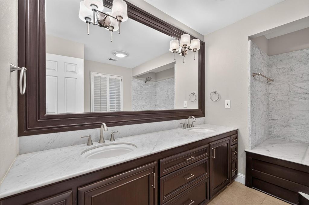 Image 19 of property listing at 708 Chateau Place, Madera, CA 93637