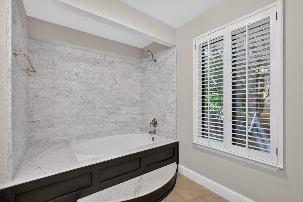 Image 20 of property listing at 708 Chateau Place, Madera, CA 93637