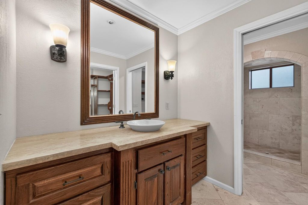 Image 26 of property listing at 708 Chateau Place, Madera, CA 93637