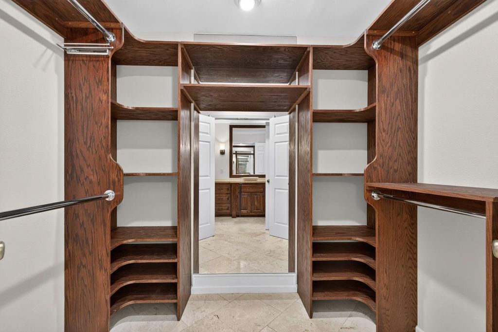Image 27 of property listing at 708 Chateau Place, Madera, CA 93637