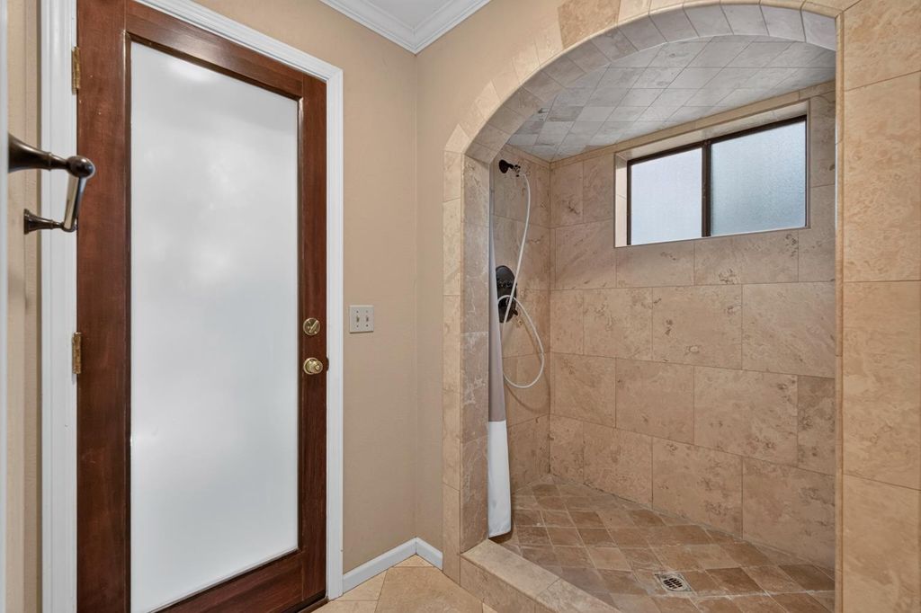 Image 28 of property listing at 708 Chateau Place, Madera, CA 93637