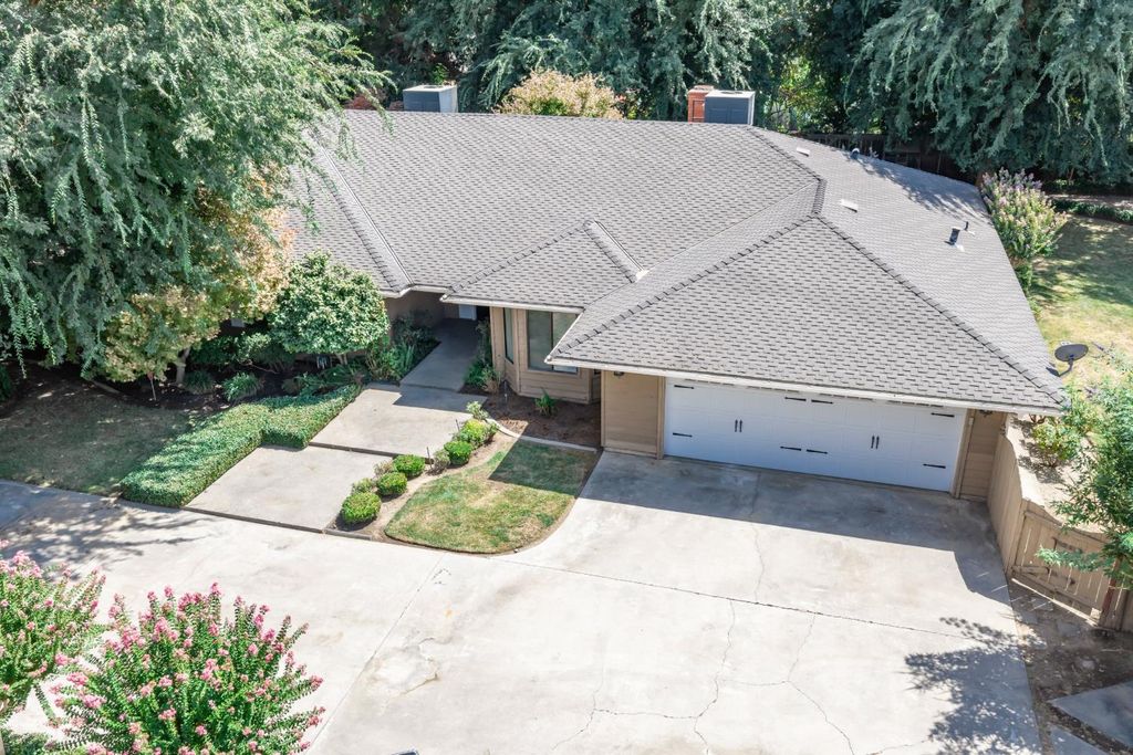 Image 43 of property listing at 708 Chateau Place, Madera, CA 93637