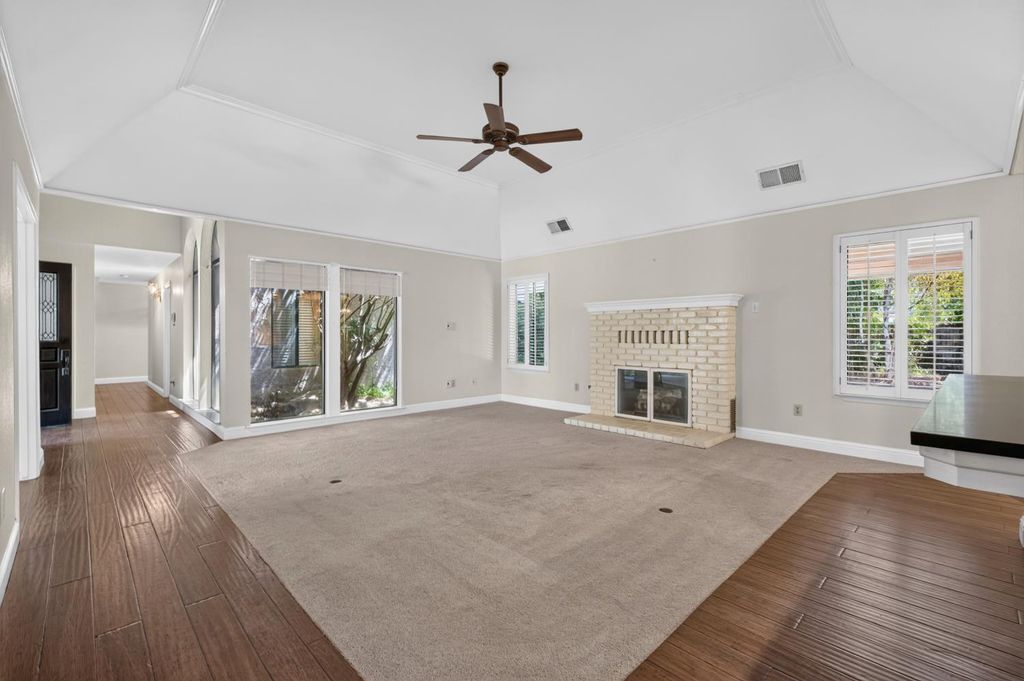 Image 7 of property listing at 708 Chateau Place, Madera, CA 93637