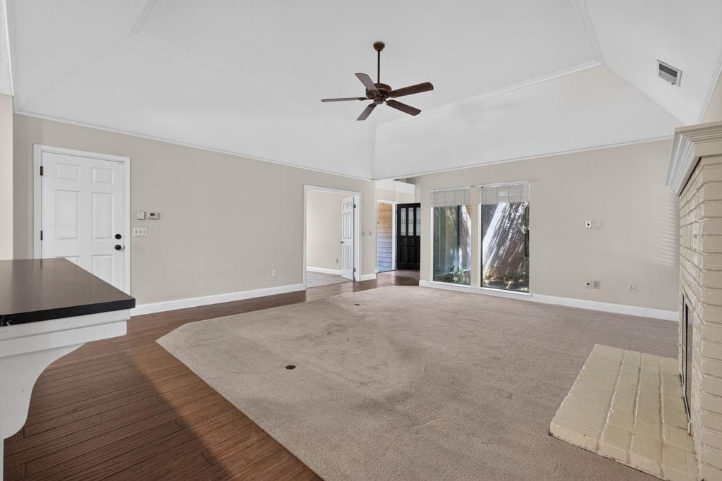 Image 8 of property listing at 708 Chateau Place, Madera, CA 93637