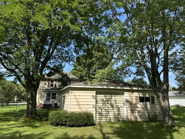 1962 Beulah AVENUE, East Troy, WI 53120