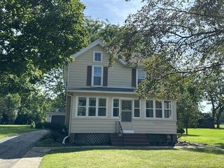 1962 Beulah AVENUE, East Troy, WI 53120