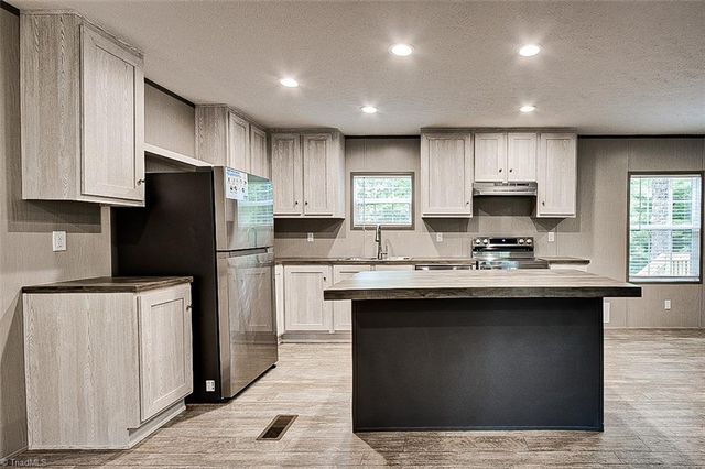 2140 Poole Town Road, Asheboro, NC 27205