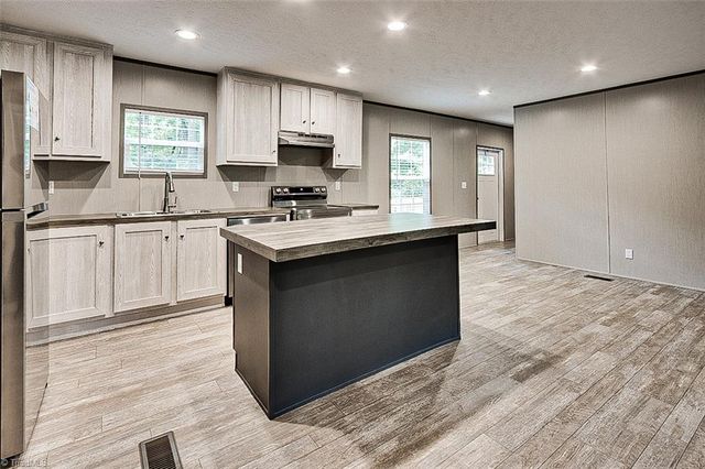 2140 Poole Town Road, Asheboro, NC 27205