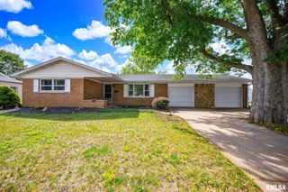 115 S SWEETBRIAR Drive, Chillicothe, IL 61523