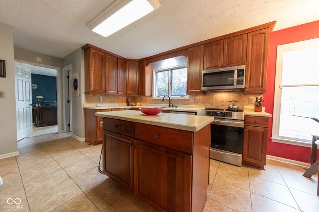 3635 River Road, Columbus, IN 47203