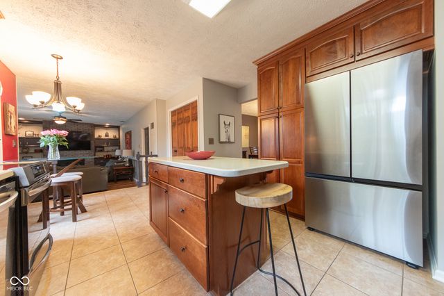 3635 River Road, Columbus, IN 47203