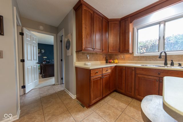 3635 River Road, Columbus, IN 47203