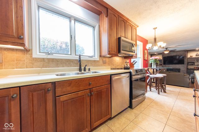 3635 River Road, Columbus, IN 47203