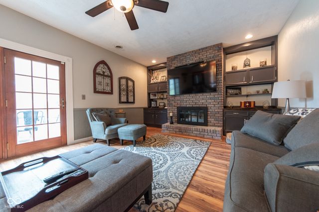 3635 River Road, Columbus, IN 47203