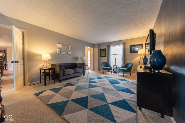 3635 River Road, Columbus, IN 47203