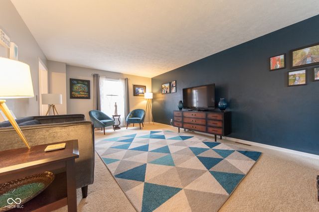 3635 River Road, Columbus, IN 47203