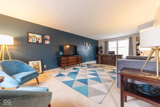 3635 River Road, Columbus, IN 47203