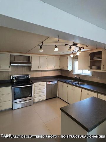 930 Old Halifax Road, Zebulon, NC 27597