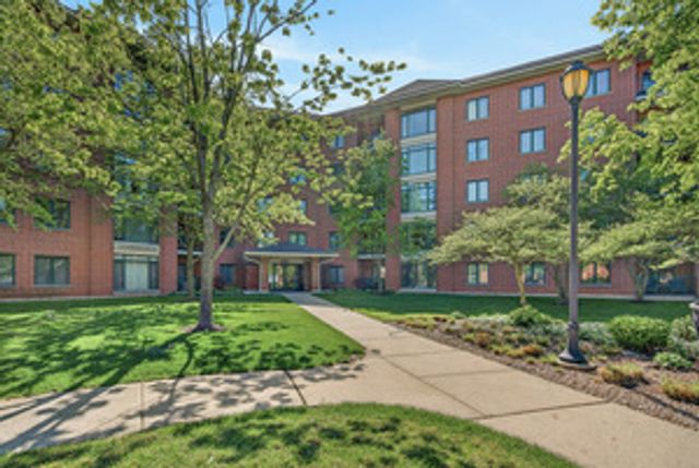 865 E 22nd. Street 102, Lombard, IL 60148