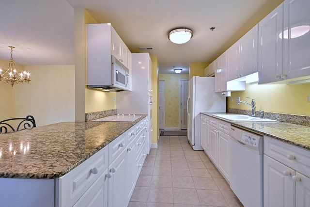 865 E 22nd. Street 102, Lombard, IL 60148