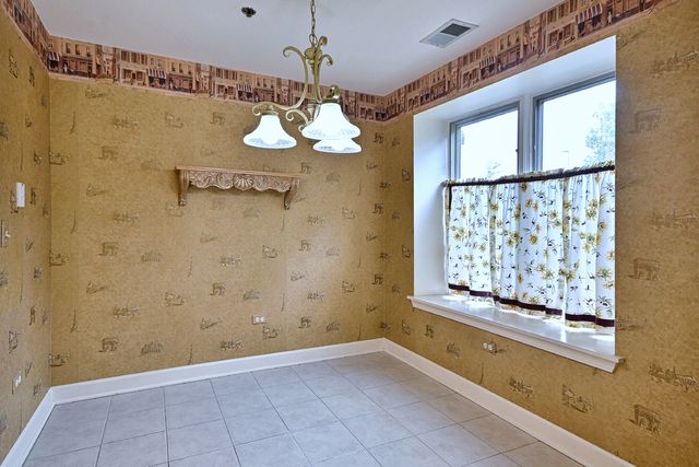 865 E 22nd. Street 102, Lombard, IL 60148