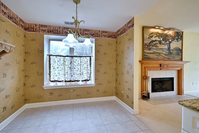 865 E 22nd. Street 102, Lombard, IL 60148
