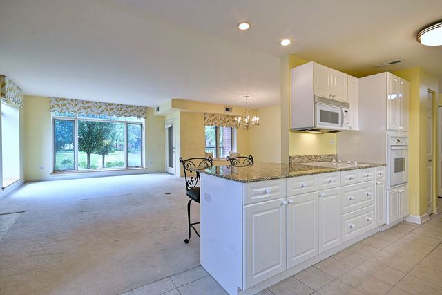 865 E 22nd. Street 102, Lombard, IL 60148