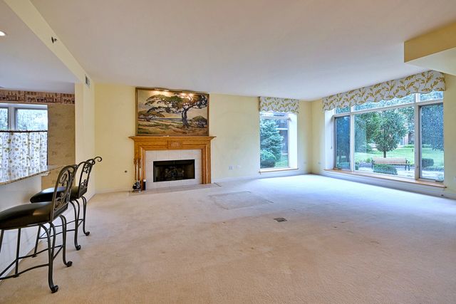 865 E 22nd. Street 102, Lombard, IL 60148