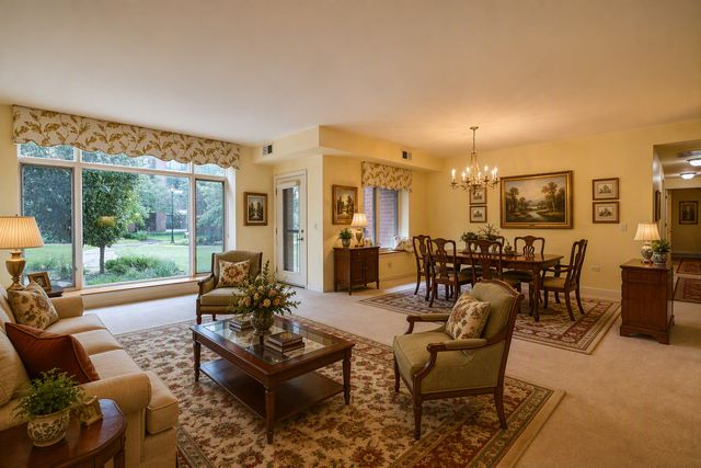 865 E 22nd. Street 102, Lombard, IL 60148
