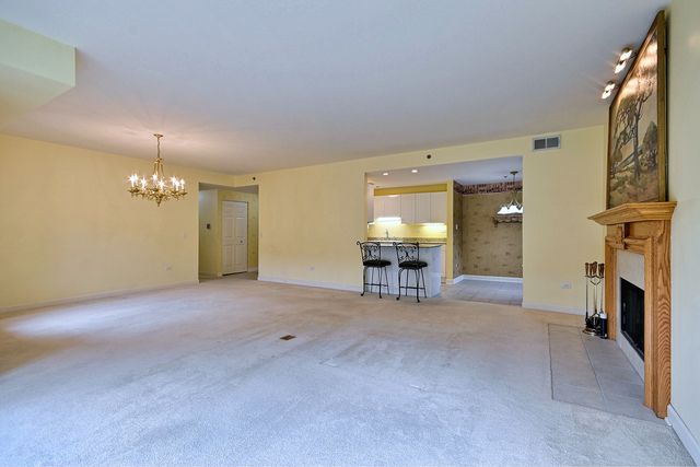 865 E 22nd. Street 102, Lombard, IL 60148