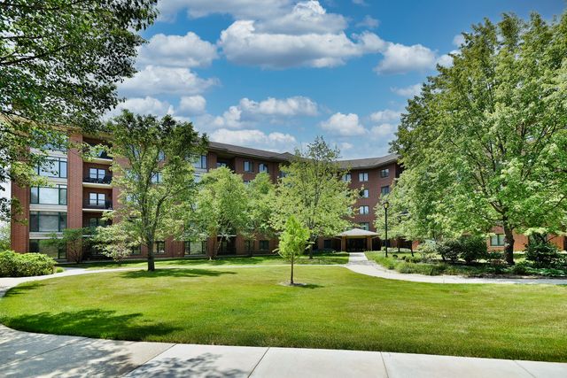 865 E 22nd. Street 102, Lombard, IL 60148