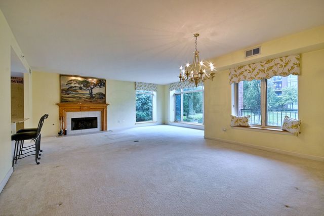 865 E 22nd. Street 102, Lombard, IL 60148