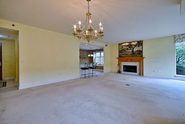 865 E 22nd. Street 102, Lombard, IL 60148