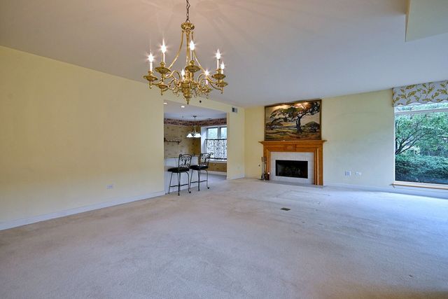 865 E 22nd. Street 102, Lombard, IL 60148