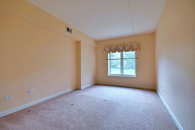 865 E 22nd. Street 102, Lombard, IL 60148
