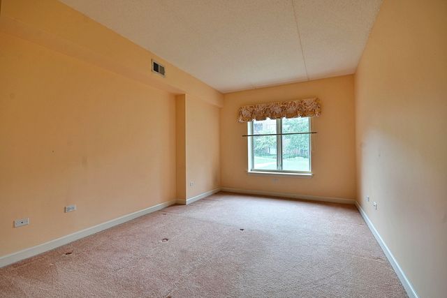 865 E 22nd. Street 102, Lombard, IL 60148