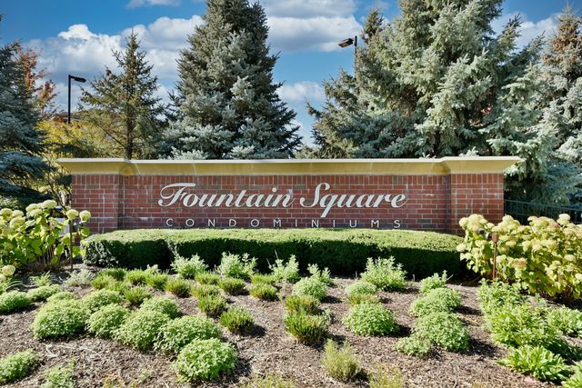 865 E 22nd. Street 102, Lombard, IL 60148