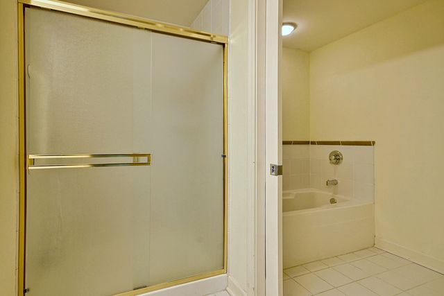 865 E 22nd. Street 102, Lombard, IL 60148