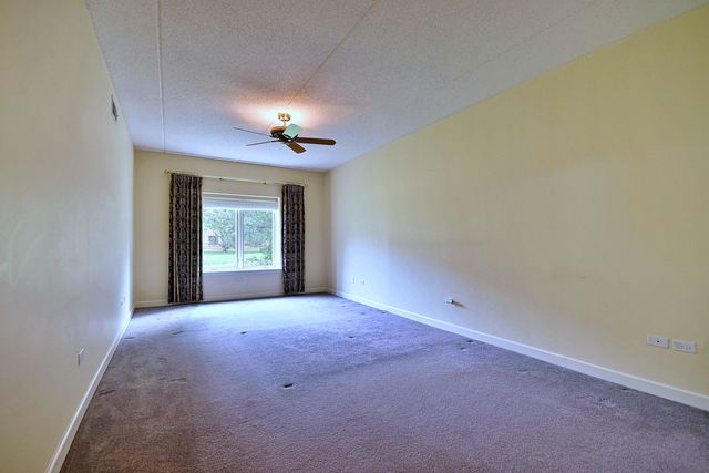 865 E 22nd. Street 102, Lombard, IL 60148